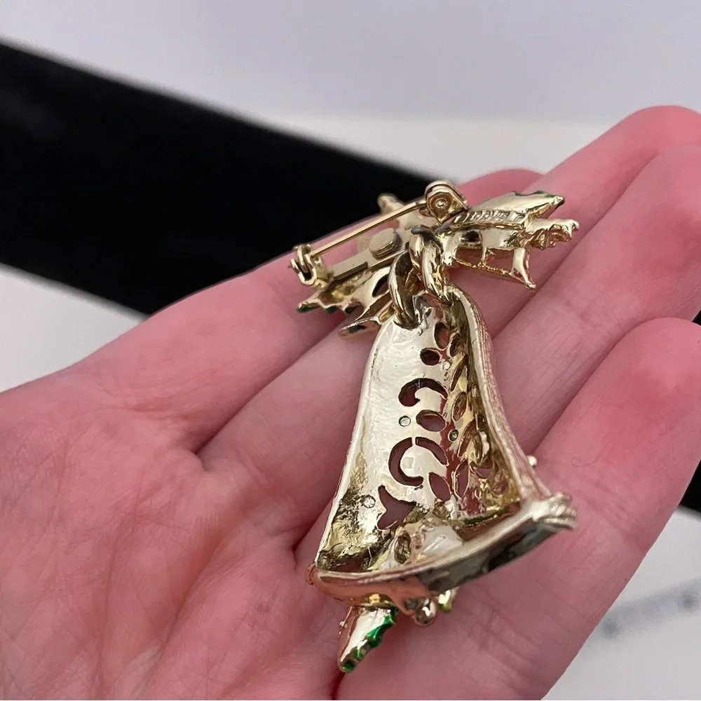 Vintage 80’s GERRY’S Christmas Holiday Winter Festive Cottage Bell Pin / Brooch